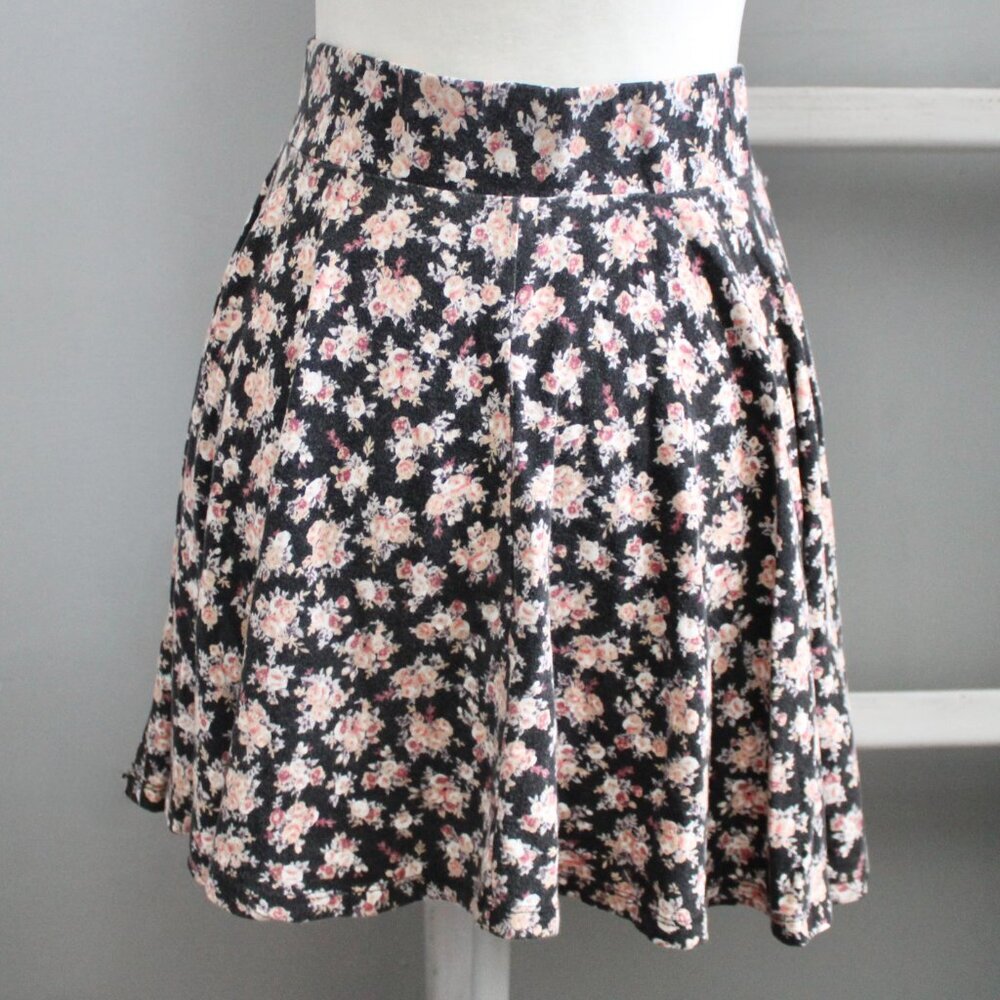 Urban Outfitters Pins & Needles Black Pink Floral Print Skater Skirt Size Small - Picture 2 of 7
